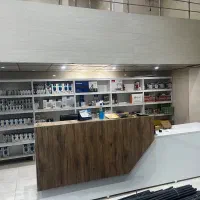 دکور کامل مغازه بهمراه میز پیشخوان