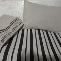 رو متکا|رختخواب، بالش، پتو|بومهن, |دیوار