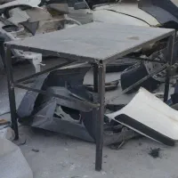 میز کار آهنی