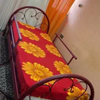 تخت فلزی