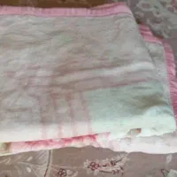 تعدادی پتو تشک بالشت|رختخواب، بالش، پتو|شیراز, کرونی(خاتونک)|دیوار