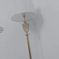 آباژور ایستاده