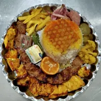 به یک پیک پیاده جهت و پخش غذا وکارگر داخل کترینگ|استخدام خدمات فروشگاه و رستوران|تهران, پونک|دیوار