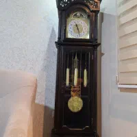 تعدادی وسیله ساعت ایستاده