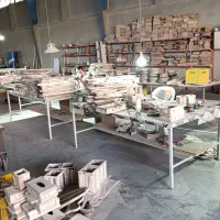 استخدام نیروی کار آقا در کارگاه چوب (سمبادهزن)