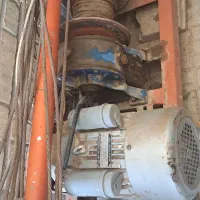 آگهی بالا بر با مشخصات روی خودش