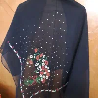 چند عدد روسری و شال