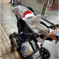 کالسکه و تخت کنار مادر سیسمونی در حد نو|اسباب و اثاث بچه|چالوس, |دیوار