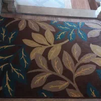 فرش 1در 1وتیم ومبل 5نفره چوب نیاز به تعمیر