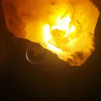 سنگ که نور ازش عبور میکنه