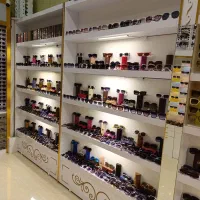 دکور مغازه لوازم آرایشی ویترین عطر اسباب بازی کیف|فروشگاه و مغازه|مشهد, گلشور|دیوار
