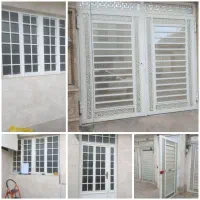 درب پارکینگ ودرب طبقه بالا وپنجره درب حال پذیرایی