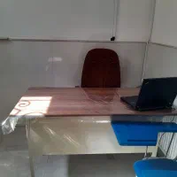 تعدادی میز کار و میز معلم جنس درجه یک و در حد نو|میز تحریر و کامپیوتر|ساوه, |دیوار