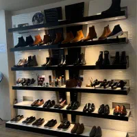 ویترین کیف و کفش