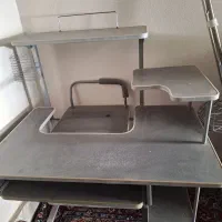 میز تحریر و کامپیوتر  تمیز در حد نو