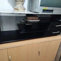 میز تلویزیون و تلویزیون