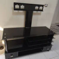 جاکفشی و میز تلویزیون