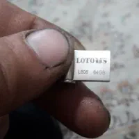 دو عدد فلش ۳۲ و۶۴ سرعت بالا فروشی