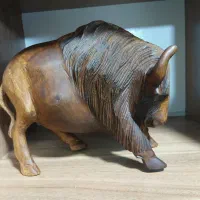 مجسمه چوبی گاومیش کوهان دار