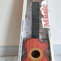 گیتار کودکانه با جعبه کاملا سالم و تمیز