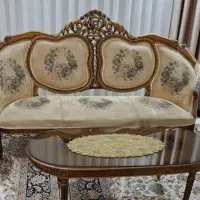 مبلمان ۹ نفره کلاسیک، با میز پذیرایی و ۲ عدد عسلی