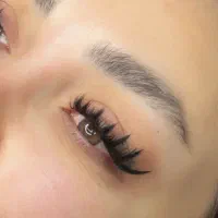 آموزش کاشت مژه با جذب کادر حتی هنرجو