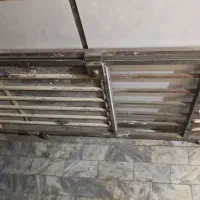 درب انباری با قفل