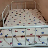 تخت بیمارستانی  در حد نو بدون تشک