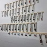 گردنبند و گوشواره ی رزینی هرکدام 46 تومان
