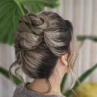 نیازمند مدل موی رنگ شده