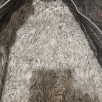 کاپشن  پسرانه|لباس|اصفهان, باغ فدک|دیوار