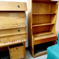 یک عدد کتابخانه چوبی با کشو و یک ۵کشابه چوبی