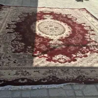 دوعدد فرش و پنجره هافمن باپشت پنجره