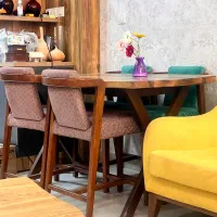 میز ناهار خوری چهار نفره از چوب گردو رزین شده