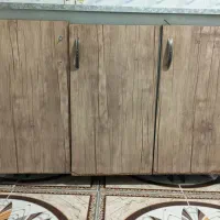 یک کابینت سه در.یک عددگاز