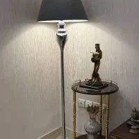 آباژور ایستاده
