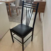 صندلی آشپزخانه کاملا سالم و تمیز