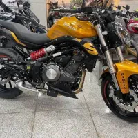 بنلی جفت سیلندر ۳۰۰ مدل ۱۴۰۲ رنگ گلد