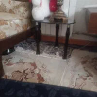 مبل ۷نفره و یک میز شیشه وسط و سه میز پذیرایی|مبلمان خانگی و میز عسلی|صدرا-فارس, فاز ۱|دیوار