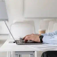 ضامن کارمند