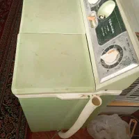 یک دستگاه لباسشویی دوقلو توشیبا