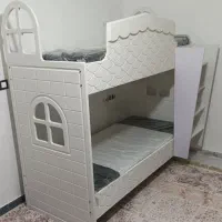 تخت خواب دو طبقه همراه با تشک در حد نو