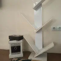 کتابخانه و سطل و جا دستمال کاغذی