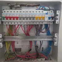 برقکار حرفه‌ای صنعتی ، ساختمان