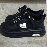 کفش دخترانه‌.