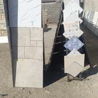 کارگر برای انبار کاشی و سرامیک