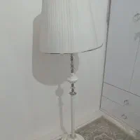 آباژور ایستاده
