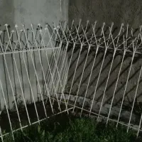 نرده  روی دیوار