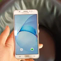 موبایل J7 تمیز