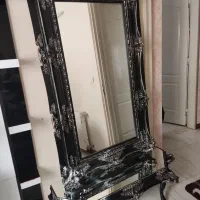 میز و آینه قدی شیک